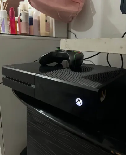 Xbox one FAT top novo completo jogos controle cabos ?