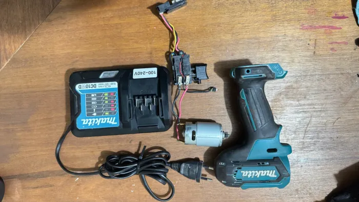 Carregador 12V ,Motor e carcaça HP333D Makita
