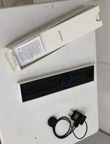 Relógio ? Samsung watch 4 original funcionando perfeitamente uns riscos de uso em volta