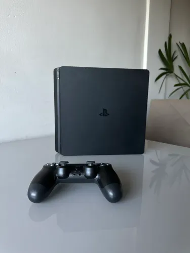 PS4 - Slim - muito novo e conservado