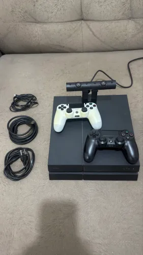 PLAYSTATION 4 FAT 1GB 2 CONTROLES E CÂMERA 