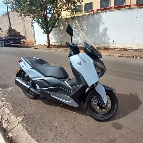 Vendo ou troco xmax 250 2025 conect.