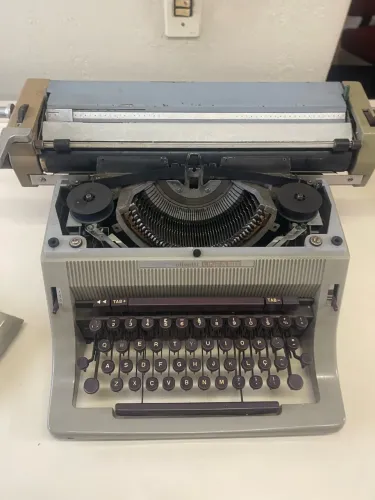 Máquina de escrever Olivetti Linea 88