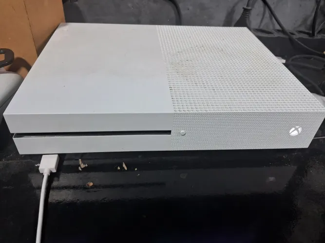 Vende se xbox one s
