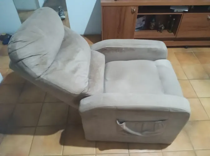 Poltrona da mamãe com defeito no encosto