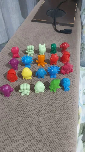 Lote com 19 Gogo's Crazy Bones - Miniaturas Colecionáveis