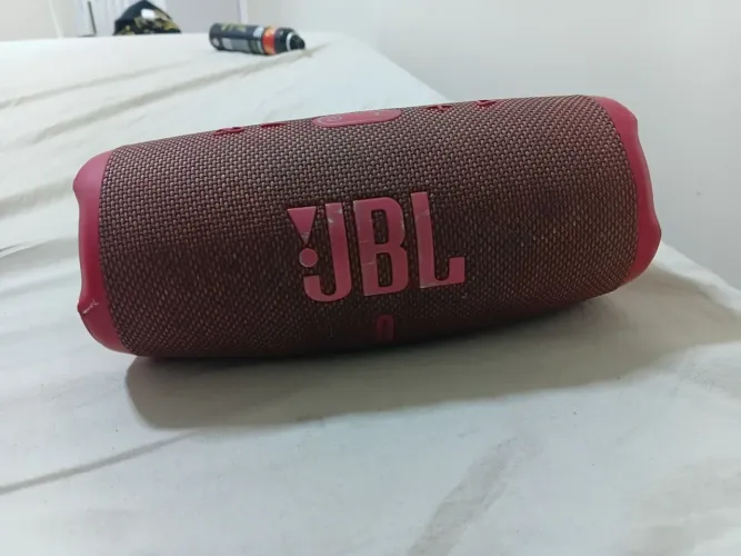 Caixa de som jbl charge 5 original som perfeito, com pequenas marcas de uso