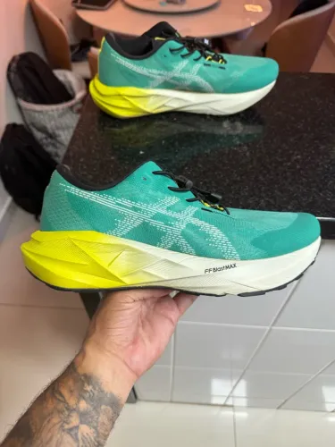 Tênis Asics Novablast 5 TR - TAM. 41