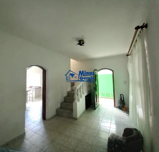 Casa Assobradada com 4 Dormitórios e Suíte para Aluguel no Bosque dos Eucaliptos - SJC!