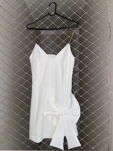 Vestido Branco de Festa Curto com Laço - Tamanho PP