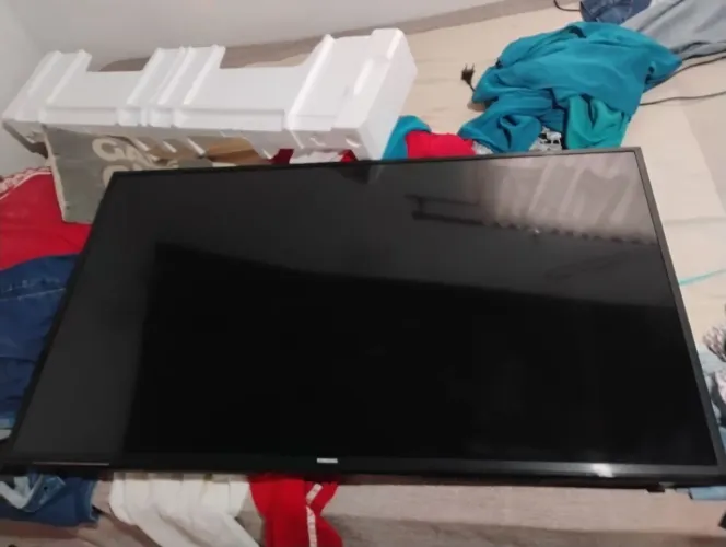 Vendo TV com defeito