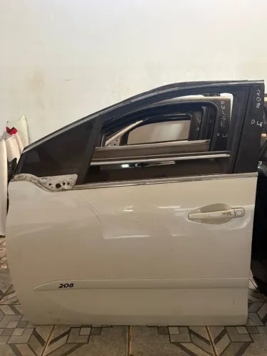 PORTA DIANTEIRA ESQUERDA PEUGEOT 208