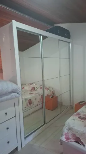 Guarda roupa espelhado