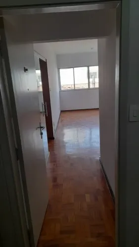 Apartamento para aluguel possui 97 metros quadrados com 3 quartos