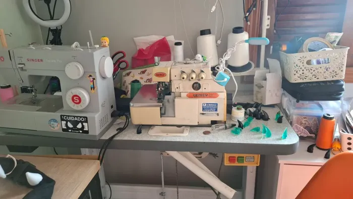 Maquina de costura overlock