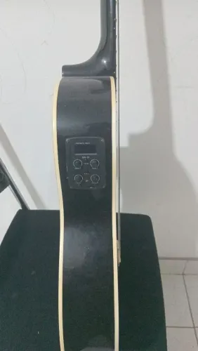 Vende-se violão semi novo