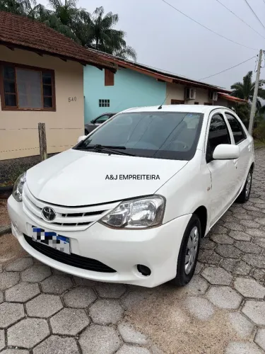 Toyota Etios X Sedan 1.5 Flex 16V 4P Mec. 2013