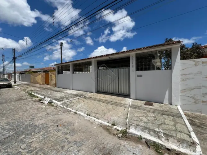 Casa para locacao com 3 quartos, 1 suite, 3 vagas no Cristo - Joao Pessoa/PB