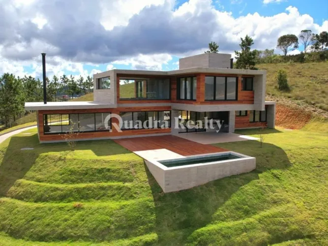 Casa no Condomínio Iporanga em Campos do Jordão
