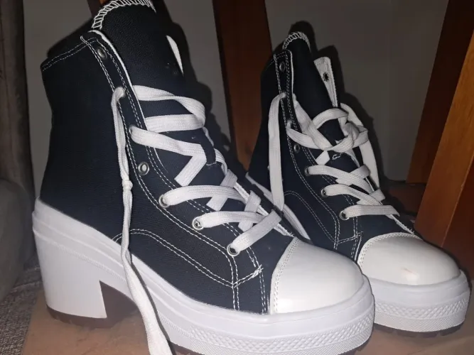 Bota estilo all star/converse com salto y2k nunca usada