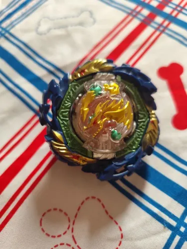 vende-se Beyblade vanish fafnir