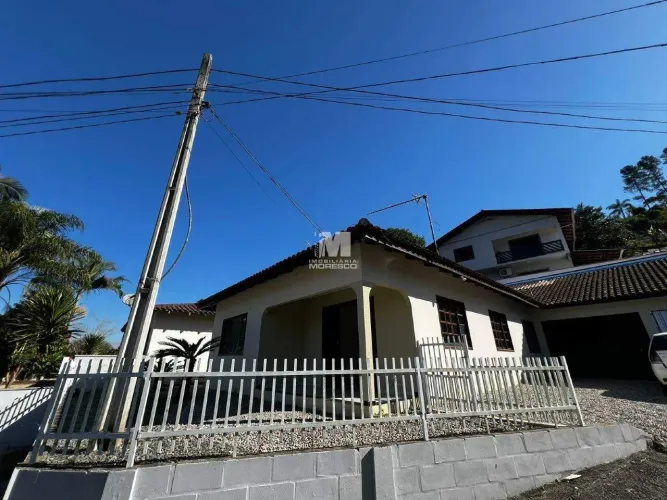 Casa com 4 dormitórios no Holstein