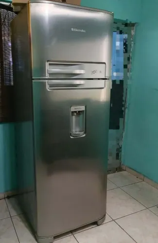 Electrolux inox gelo seco 470L 127v