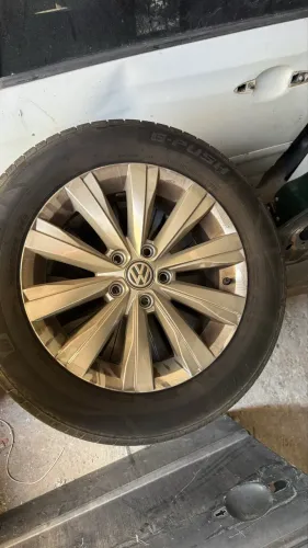 RODA VIRTUS POLO COM 4 pneus zeros 