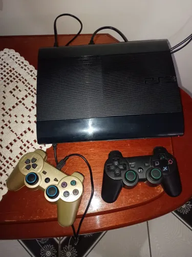 Ps3 desbloqueado 2 controle cabo HDMI e alimentação tudo funcionando perfeitamente 