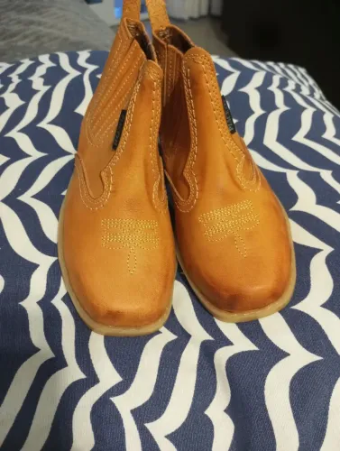 Bota de couro infantil