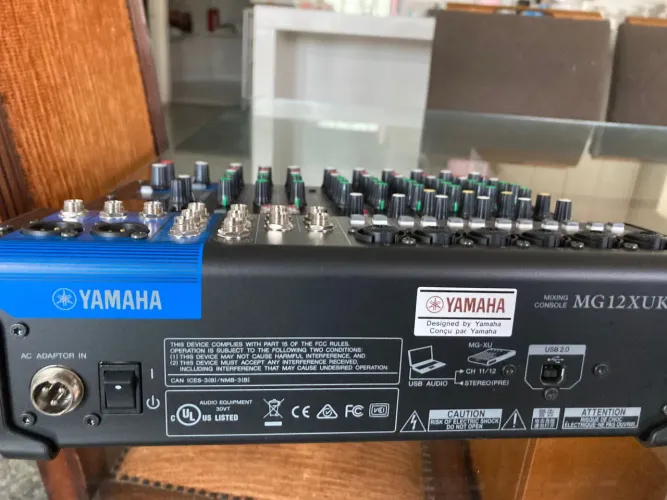 Mesa de Som Yamaha MG12XUK - Nova na Caixa