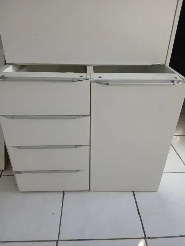 Balcão sem tampo e armário aéreo 