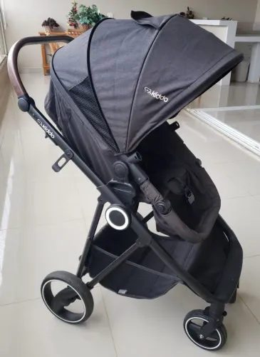 Carrinho de bebê com moisés Kiddo Cosmos seminovo