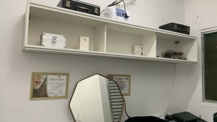 Nicho e armário flutuante para sala de estetica