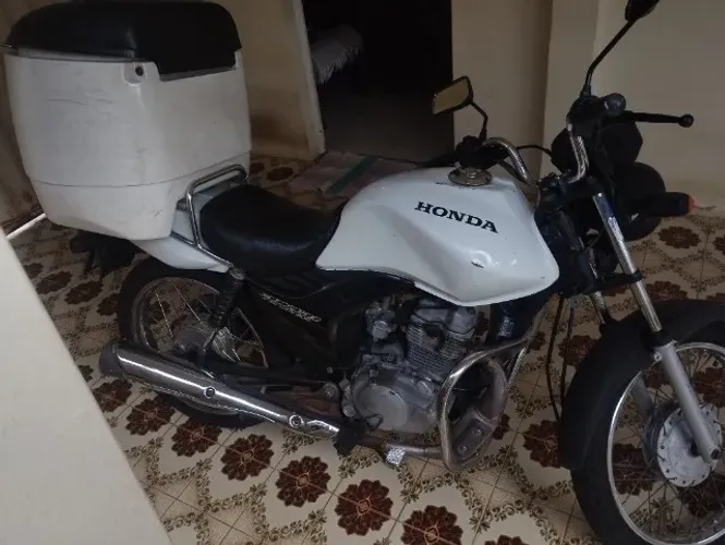 Vende se ou troca por Titan 160 cc tudo ok revisão em dia só transferir!