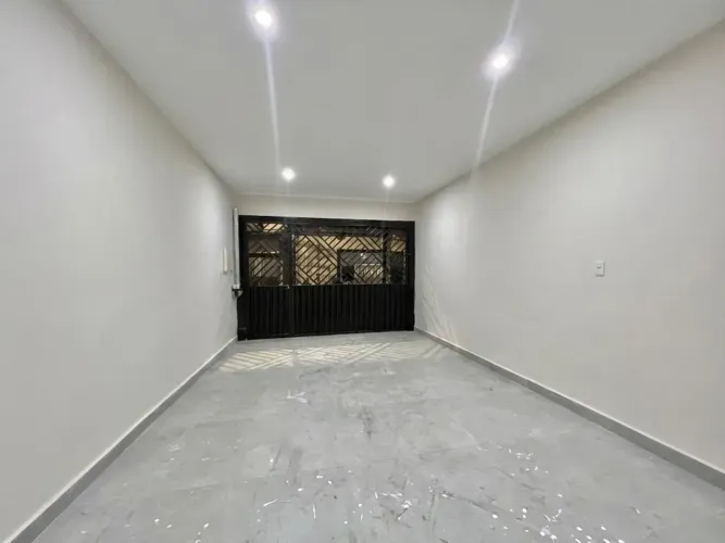 Belíssima Casa de 3 Pavimentos!