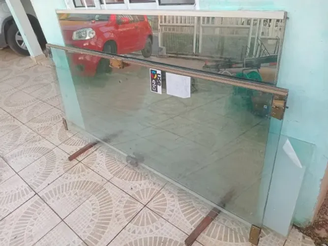 PORTA DE VIDRO R$ 600,00