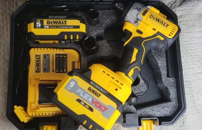 Chave do impacto Dewalt 20v max
