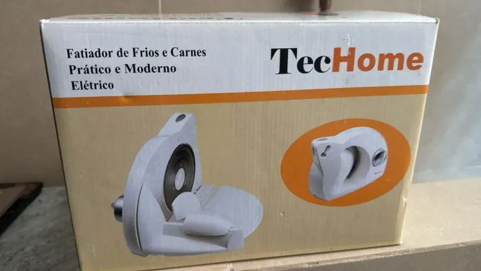 Fatiador de frios e carnes TecHome 150W - 1 lacrado e 1 aberto