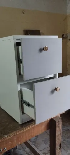 Mesas de cabeceira com disign moderno e funcional 