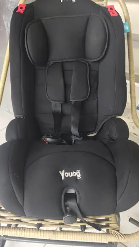 Cadeirinha pra carro. YOUNG