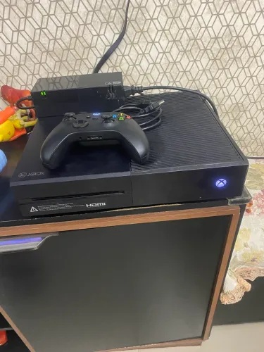 Xbox one com 1 controle + 3 jogos digitais