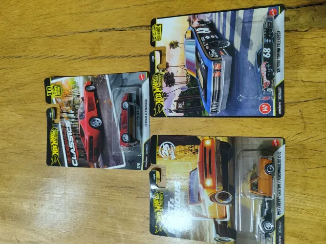 Hot Wheels Premium 3 Unidades - Kit com Testarossa