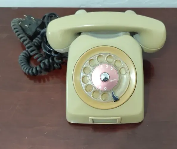 Telefone De Disco Analógico Ericsson Antigo Anos 80 - Creme