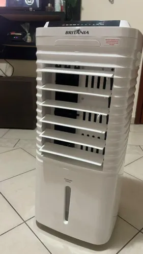 Climatizador Britânia 4 Em 1 Bcl05a 5l Frio Com Controle