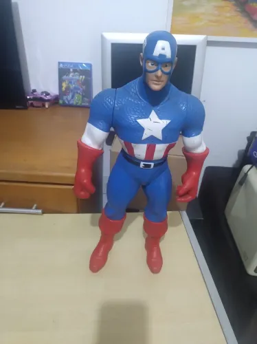 Boneco Capitão América Grande usado .