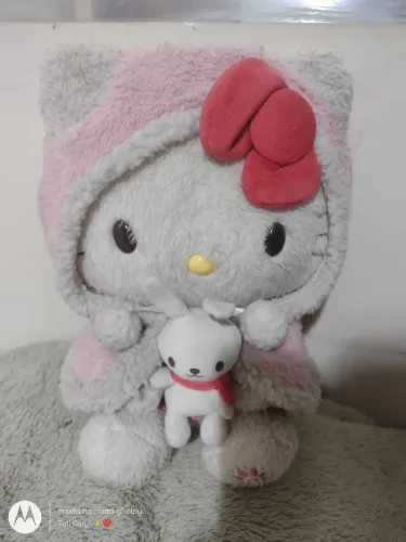 Vendo linda pelúcia original Hello Kitty importada