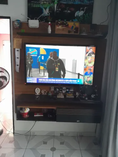 Tv + Painel pra levar logo.