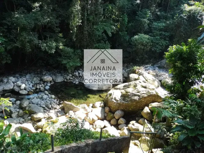 Casa de condomínio com 7 quartos sendo 5 suítes - Monte Olivete - Guapimirim - RJ