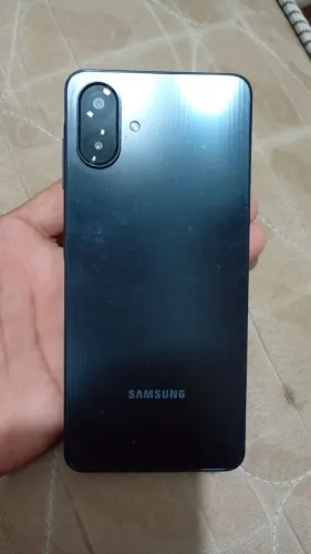 Vendo um Samsung A07 novo na caixa usado um mês e três semanas